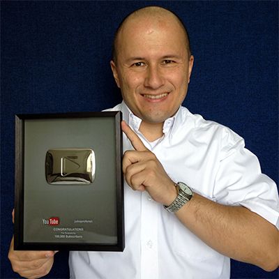 JulioProfe y su botón de oro en YouTube
